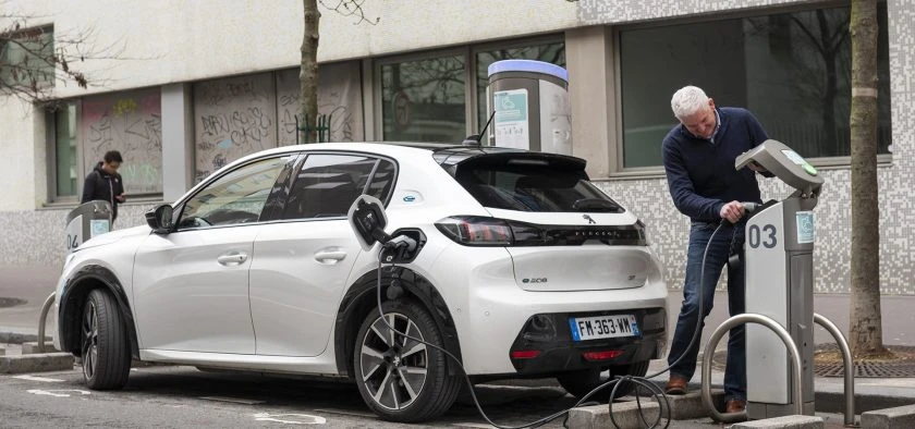 La crise d'essence actuelle : une grande opportunité pour l’émergence de nouveaux investisseurs à succès, grâce aux véhicules électriques