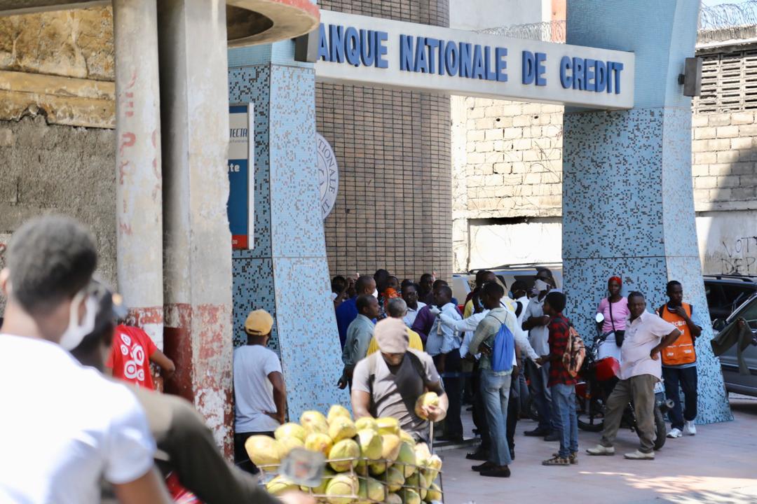 Les banques commerciales réduisent leurs horaires de travail