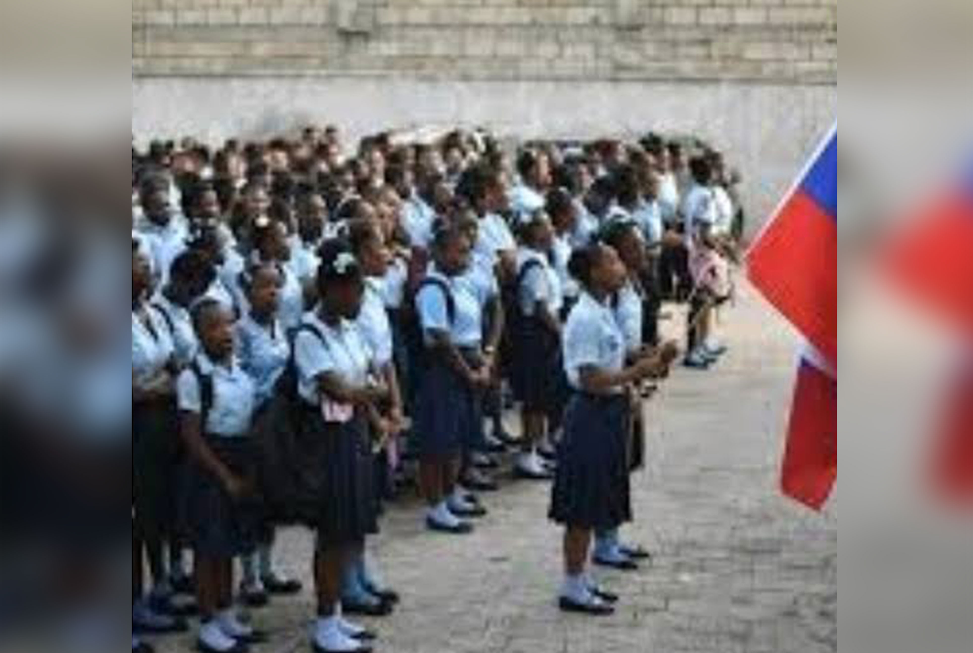 À quelques jours de la rentrée scolaire, parents et bouquinistes expriment leurs inquiétudes
