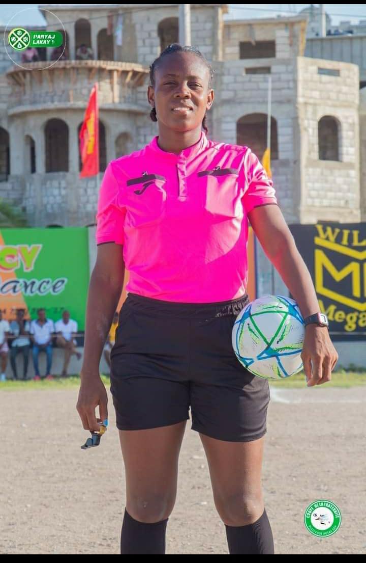 Árbitros haitianos en el fútbol femenino tendrán presencia en suelo mexicano con la presencia de Berline Greffrard