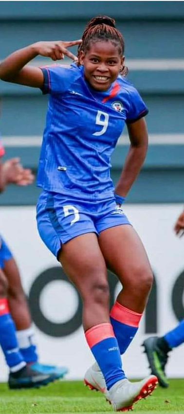 Qui est Lourdjina Étienne, la nouvelle étoile du football féminin haïtien ?