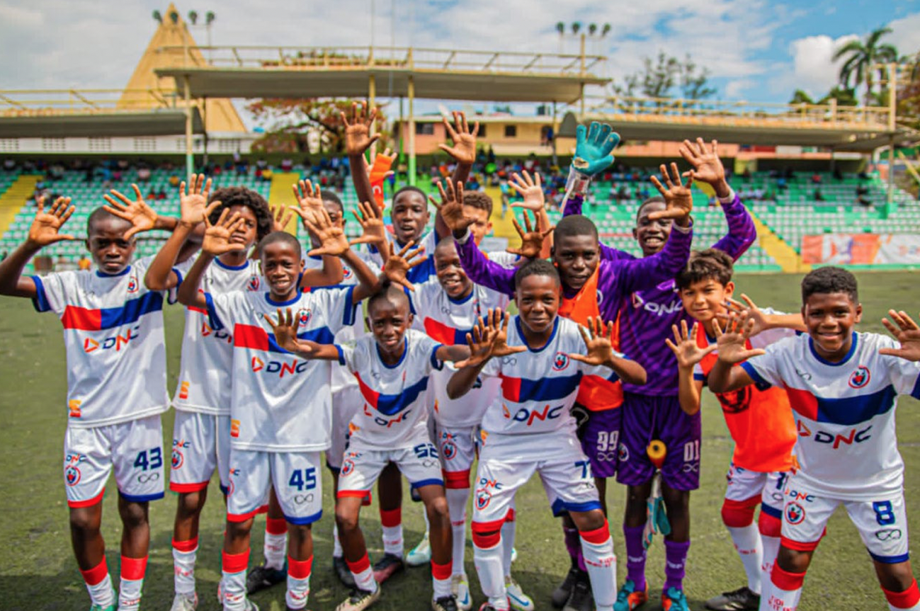 🧐HELP IDENTIFY 📍 CASTALIA AREA DROVE THROUGH A FIELD AND PARENT SECTION  DURING A FLAG FOOTBALL GAME If you can identify please reach out to  Fighting Crime Inbox Info@ncfightingcrime.com ALL TIPS REMAIN, image size:1299x863