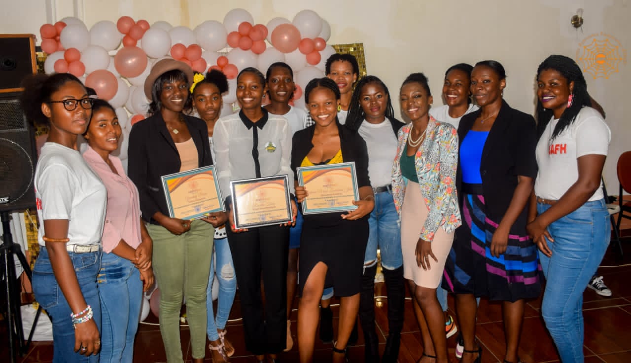 Roodlie Tanis, lauréate de   la première édition du Concours « Prix Femme entrepreneure » à Jacmel
