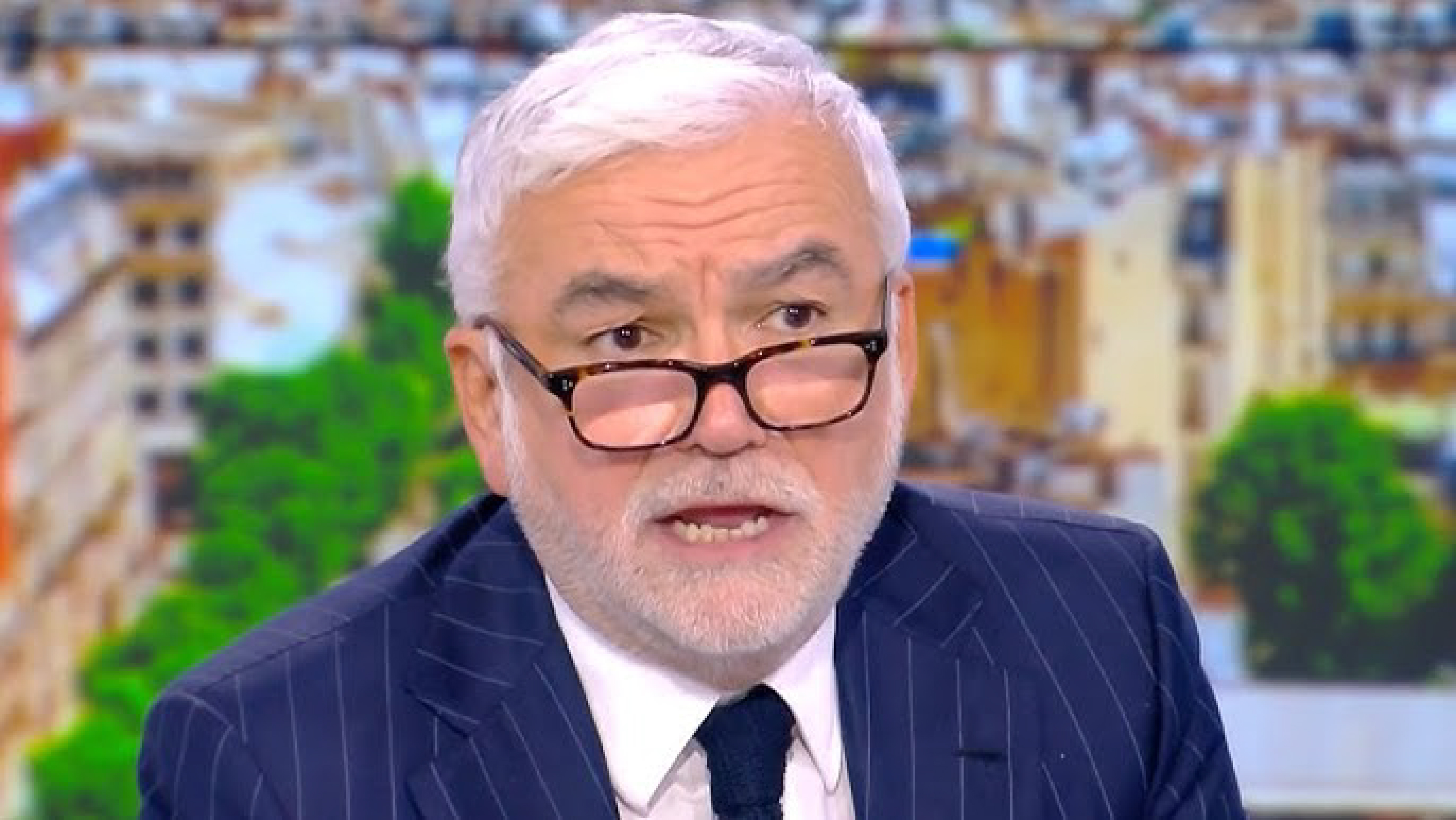CNews ou comment la France a donné au racisme un plateau, un micro et une heure de grande écoute !