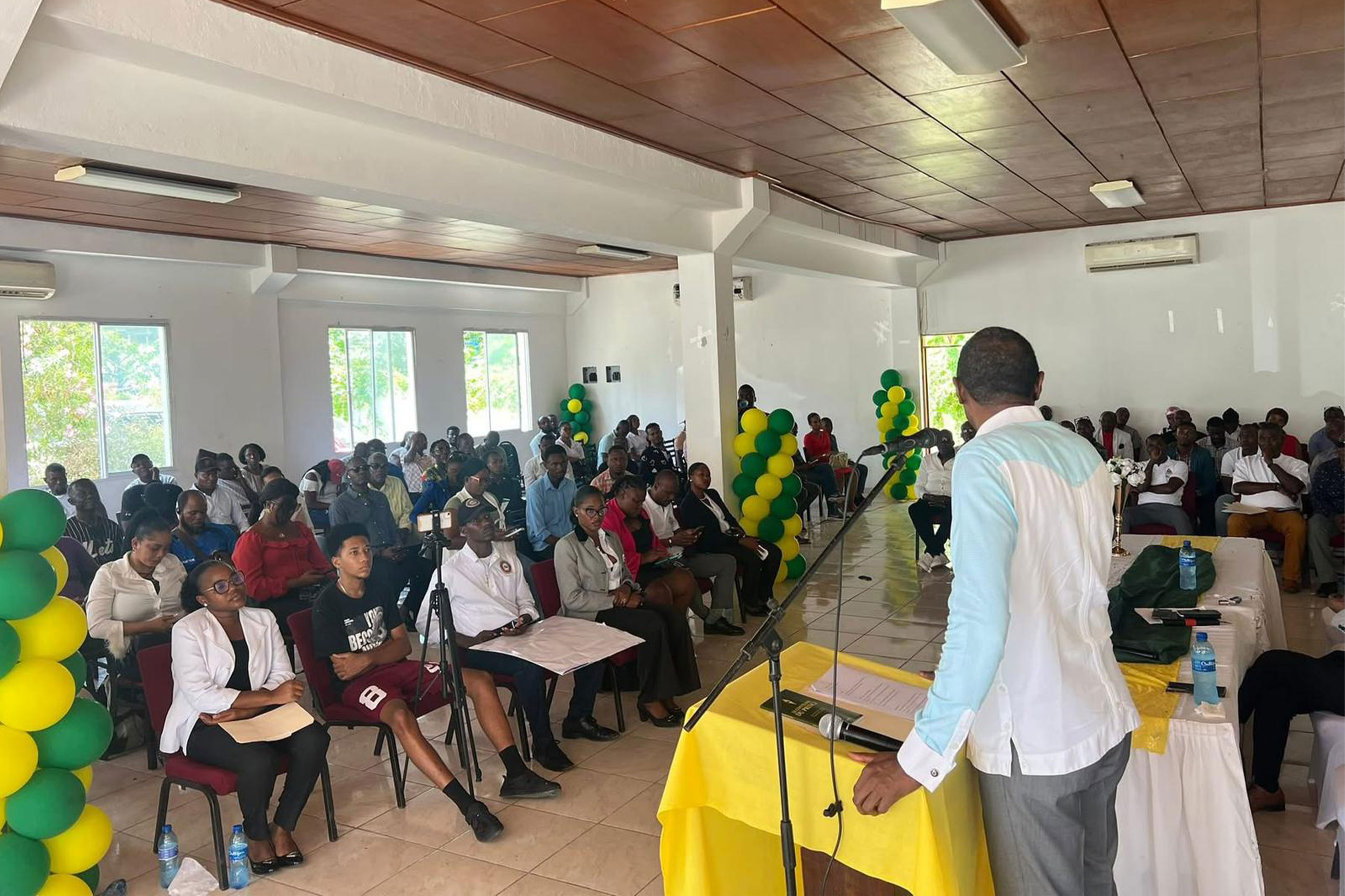 Jacmel : entre livre, politique et citoyenneté, KONA mobilise la jeunesse autour d’une journée universitaire pour repenser la démocratie et le leadership